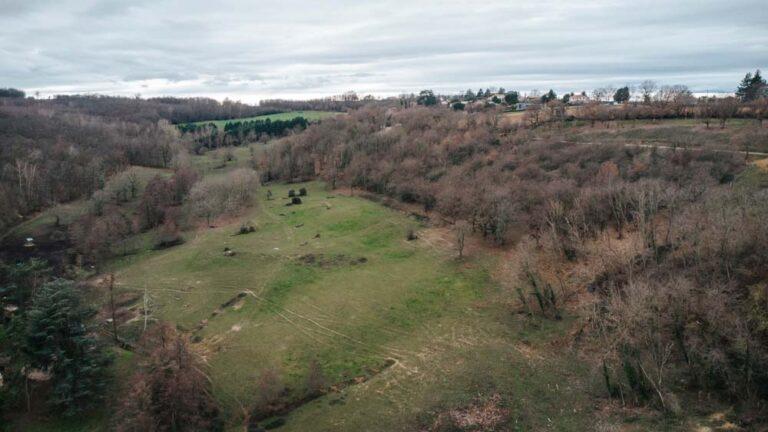 Vue aérienne sur les alentours du centre équestre du Couzon